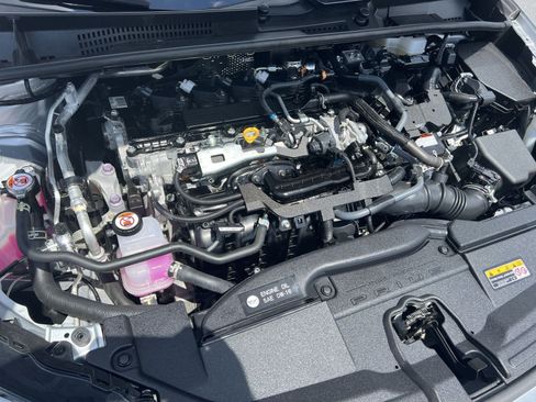 Used 2025 Toyota Prius LE AWD/4WD image 26