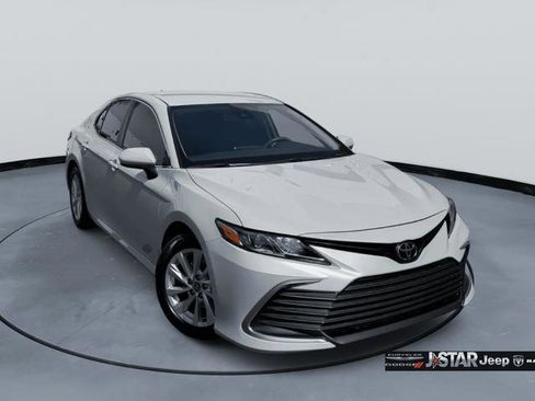 Used 2023 Toyota Camry LE FWD image 3