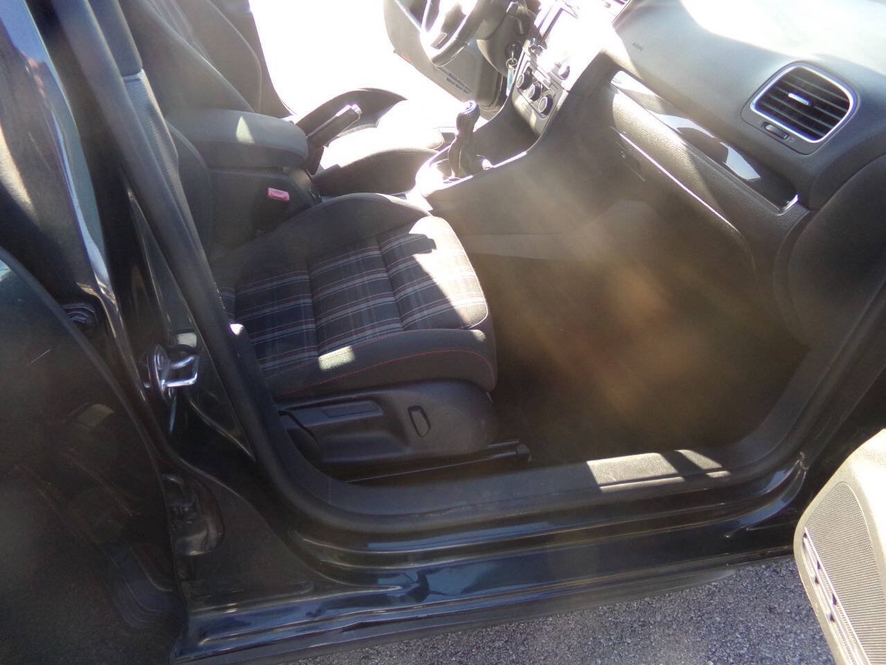 Used 2013 Volkswagen GTI 4-Door FWD image 18