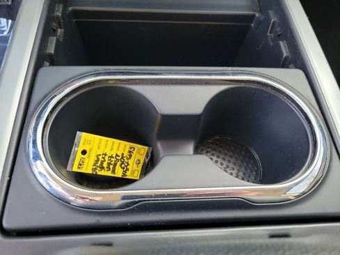 Used 2017 Nissan Titan SV image 27