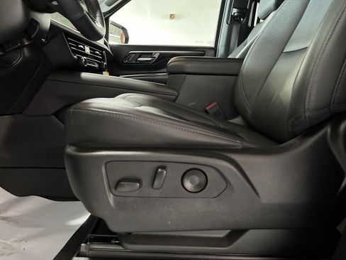 Used 2025 Chevrolet Suburban LT w/ Comfort Package image 25