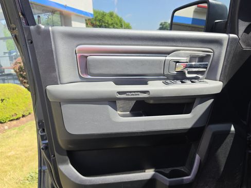 Used 2019 RAM 1500 Classic SLT AWD/4WD image 16