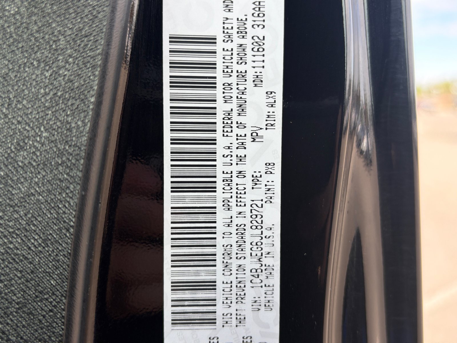 Used 2018 Jeep Wrangler Unlimited Sahara w/ Connectivity Group AWD/4WD image 31
