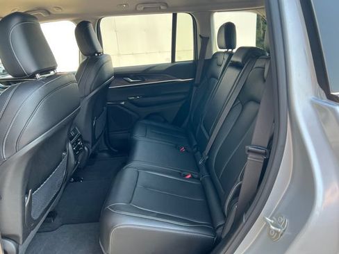 Used 2023 Jeep Grand Cherokee Limited AWD/4WD image 5