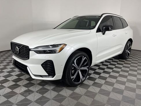 Used 2023 Volvo XC60 B5 Ultimate w/ Climate Package image 5