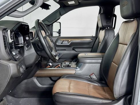 Used 2024 Chevrolet Silverado 3500 High Country w/ High Country Premium Package image 13