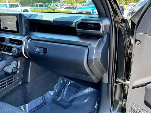 Used 2025 Toyota 4Runner SR5 AWD/4WD image 18