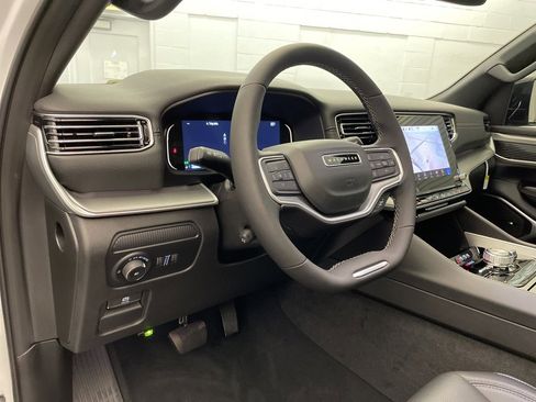 New 2025 Jeep Wagoneer Series II image 13