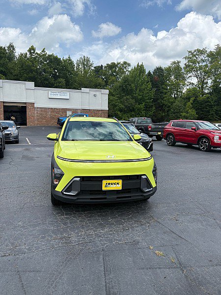 Used 2024 Hyundai Kona SEL AWD/4WD image 1