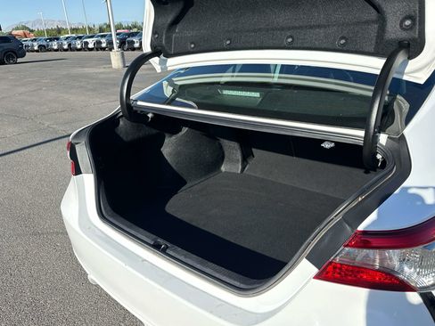 Used 2019 Toyota Camry SE FWD image 15