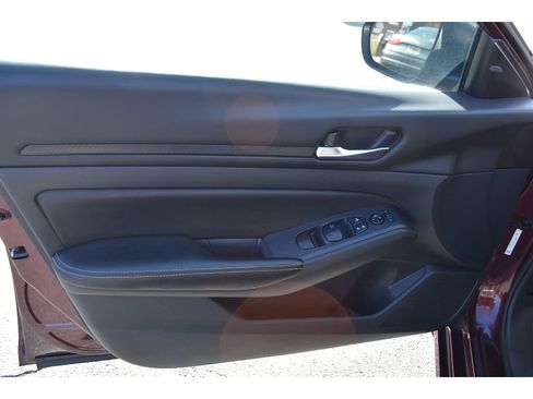 Used 2024 Nissan Altima 2.5 SV image 16