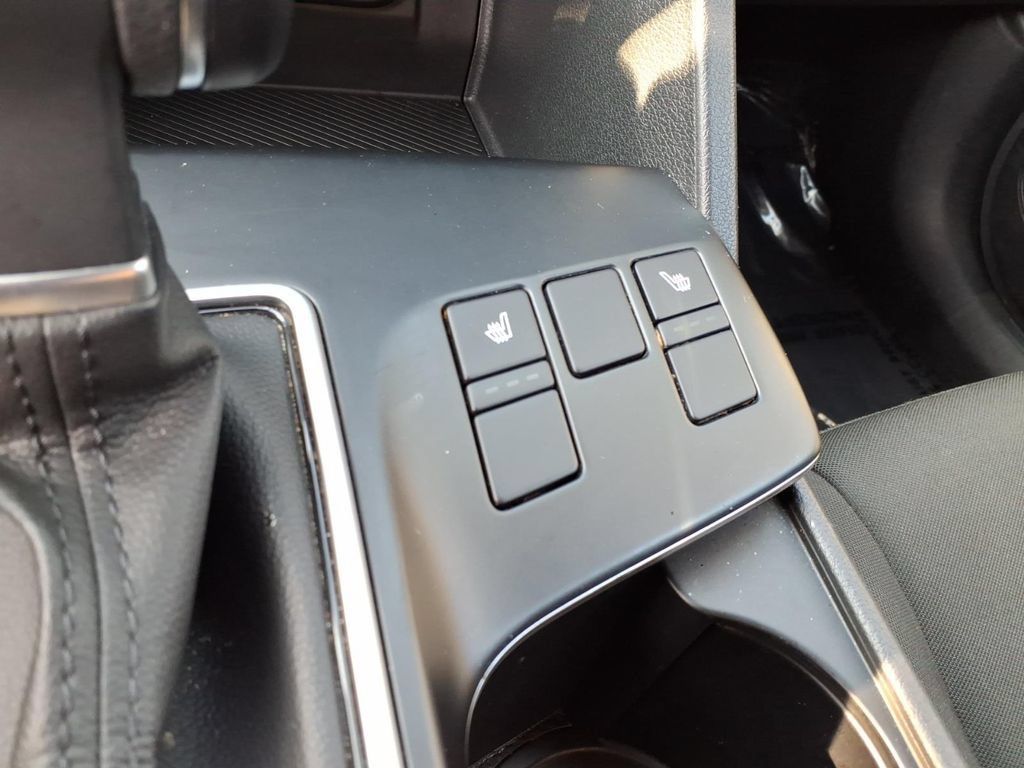 Used 2025 Kia Sportage LX AWD/4WD image 13