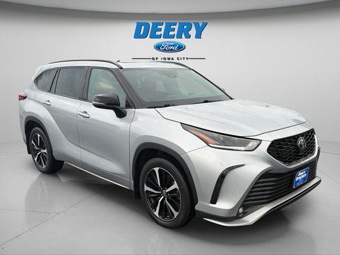 Used 2021 Toyota Highlander XSE AWD/4WD image 14