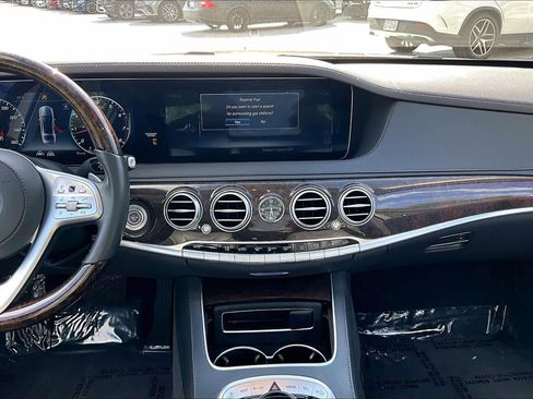 Used 2020 Mercedes-Benz S 560 4MATIC Sedan image 7