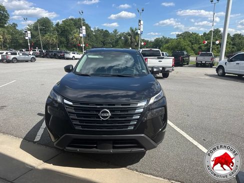 Used 2024 Nissan Rogue S FWD image 3