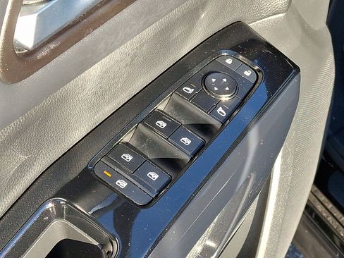 Used 2022 Nissan Pathfinder S image 14