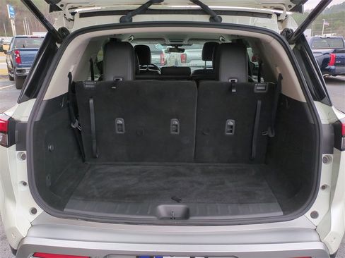 Used 2023 Nissan Pathfinder SL w/ Lighting Package (N92) image 13