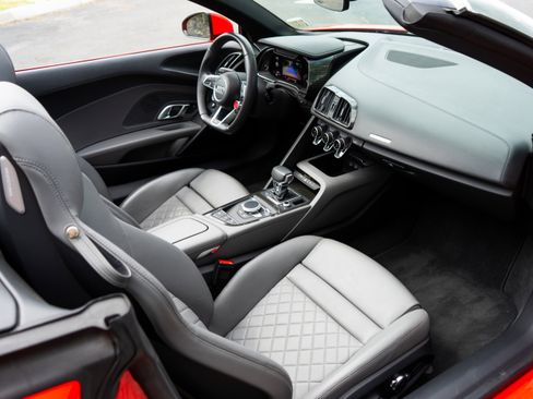 Used 2017 Audi R8 V10 image 13