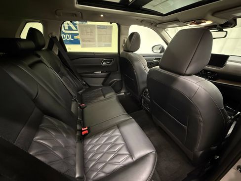 Used 2026 Nissan Rogue Platinum w/ Platinum Premium Package AWD/4WD image 6