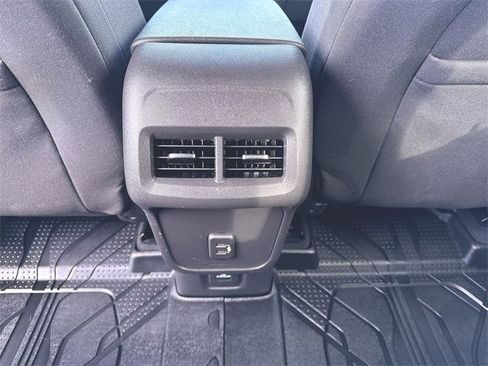 Used 2021 Chevrolet Equinox LT image 21