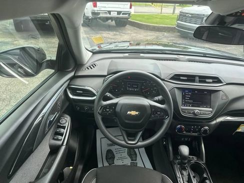 Used 2023 Chevrolet TrailBlazer LT AWD/4WD image 26