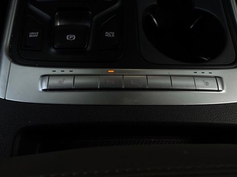 Used 2026 Kia Carnival FWD image 23