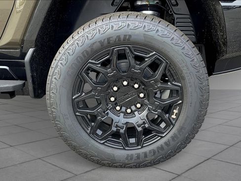 New 2025 GMC Hummer EV 2X image 11