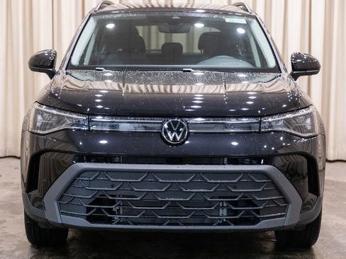 New 2026 Volkswagen Taos SE FWD image 3