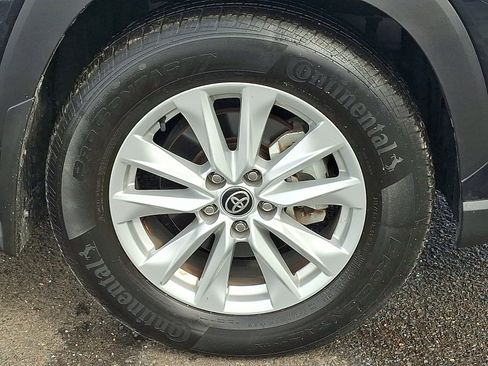 Certified 2023 Toyota Corolla Cross LE w/ Moonroof Package image 9