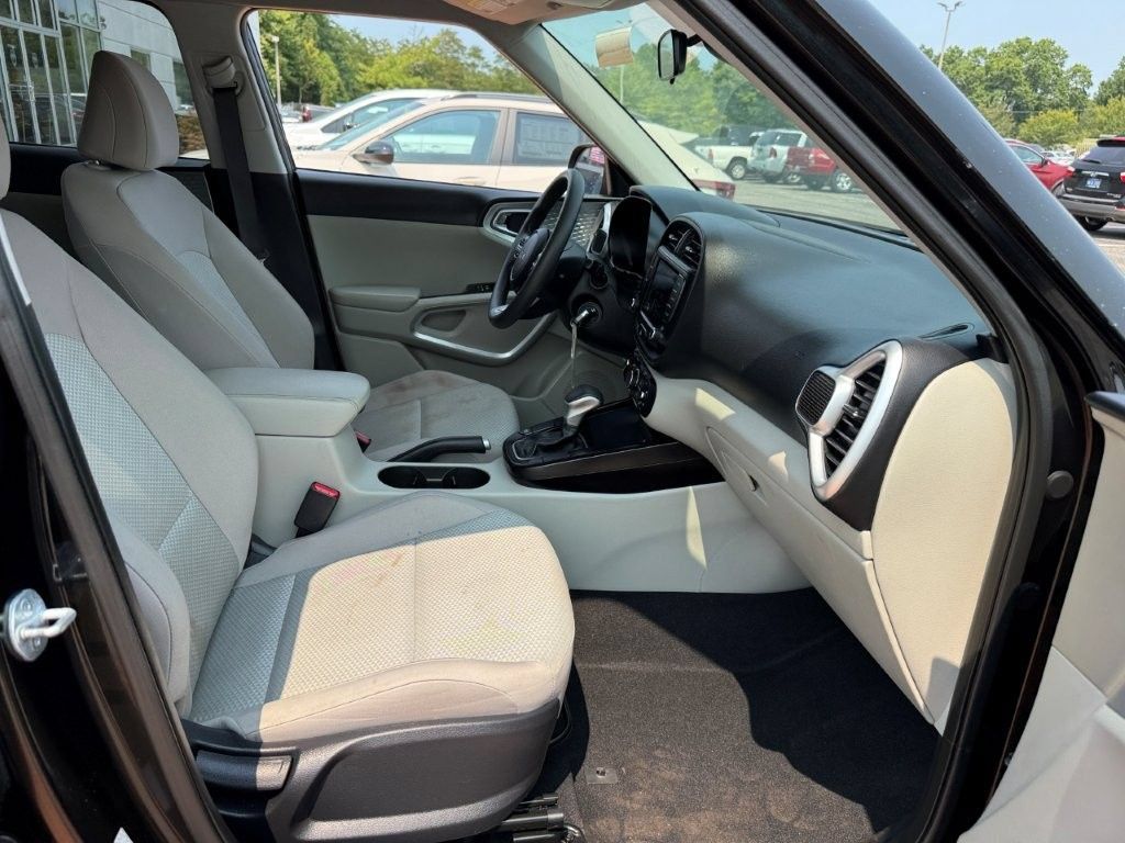 Used 2023 Kia Soul LX FWD image 21