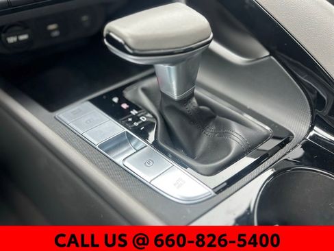 Used 2025 Hyundai Elantra SEL image 16
