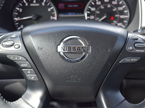 Used 2019 Nissan Pathfinder SL image 15