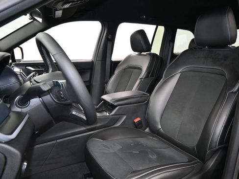 Used 2025 Jeep Grand Cherokee Altitude RWD image 10