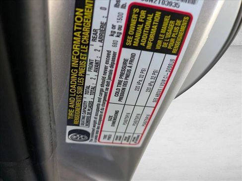 Used 2017 Toyota Tacoma SR image 14