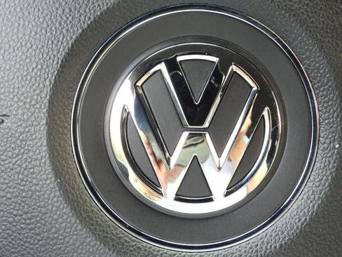 Used 2018 Volkswagen Beetle 2.0T FWD image 55