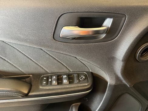 Used 2017 Dodge Charger SXT image 18