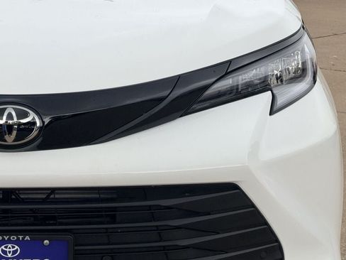New 2026 Toyota Sienna XLE Woodland Edition AWD/4WD image 5