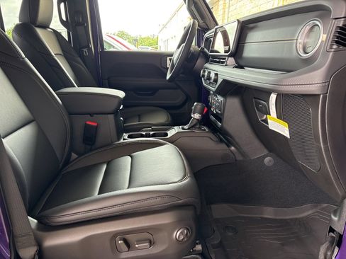 New 2026 Jeep Gladiator Sport AWD/4WD image 17
