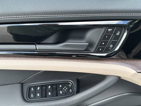 Certified 2025 Porsche Panamera RWD image 8