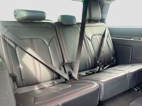 Used 2024 Ford Expedition Limited image 28