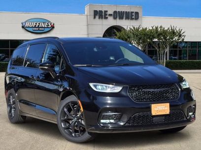Used 2025 Chrysler Pacifica Limited