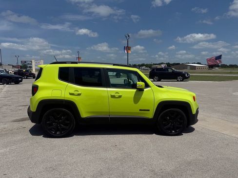 Used 2017 Jeep Renegade Altitude FWD image 6