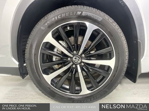 Used 2022 Toyota Highlander XSE FWD image 10