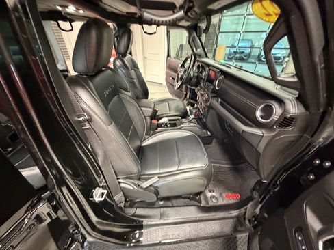 Used 2022 Jeep Wrangler Unlimited Sahara w/ Cold Weather Group AWD/4WD image 46