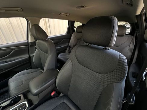 Used 2019 Hyundai Santa Fe SE image 11