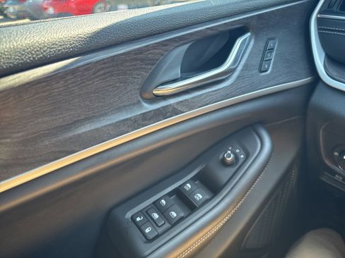 Used 2024 Jeep Grand Cherokee L Limited AWD/4WD image 27