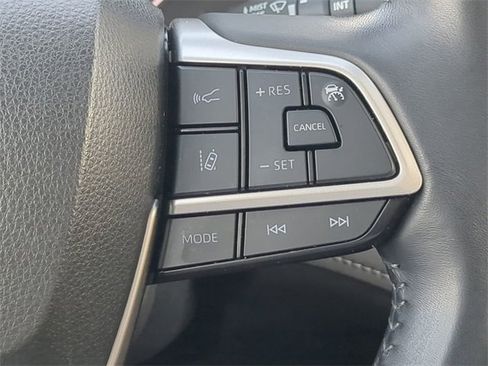 Certified 2023 Toyota Highlander LE image 24