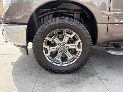 Used 2018 Nissan Titan SL w/ Chrome Package AWD/4WD image 26