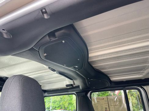 Used 2024 Jeep Wrangler Unlimited Sahara AWD/4WD image 10