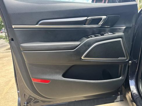 Used 2025 Kia Telluride LX FWD image 19